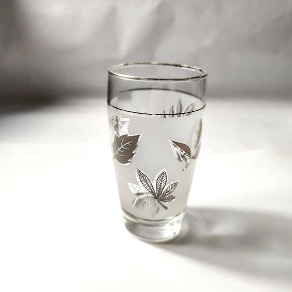 Libbey Frosted Silver Leaf Glass 10 Oz 5.5 Inches Tall Vintage Wear - Picture 1 of 5